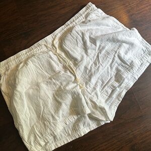 Old Navy White Cargo Shorts Classic Style